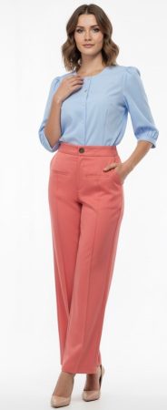 blusa celeste y pantalón
