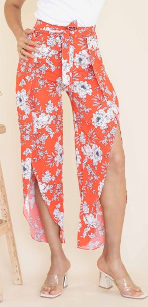pantalón rojo estampado de flores